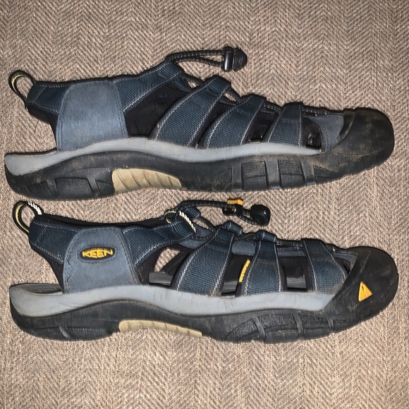 Excellent Preowned Condition Keen Waterproof Sandals Size 11.5 very nice. - Picture 2 of 8